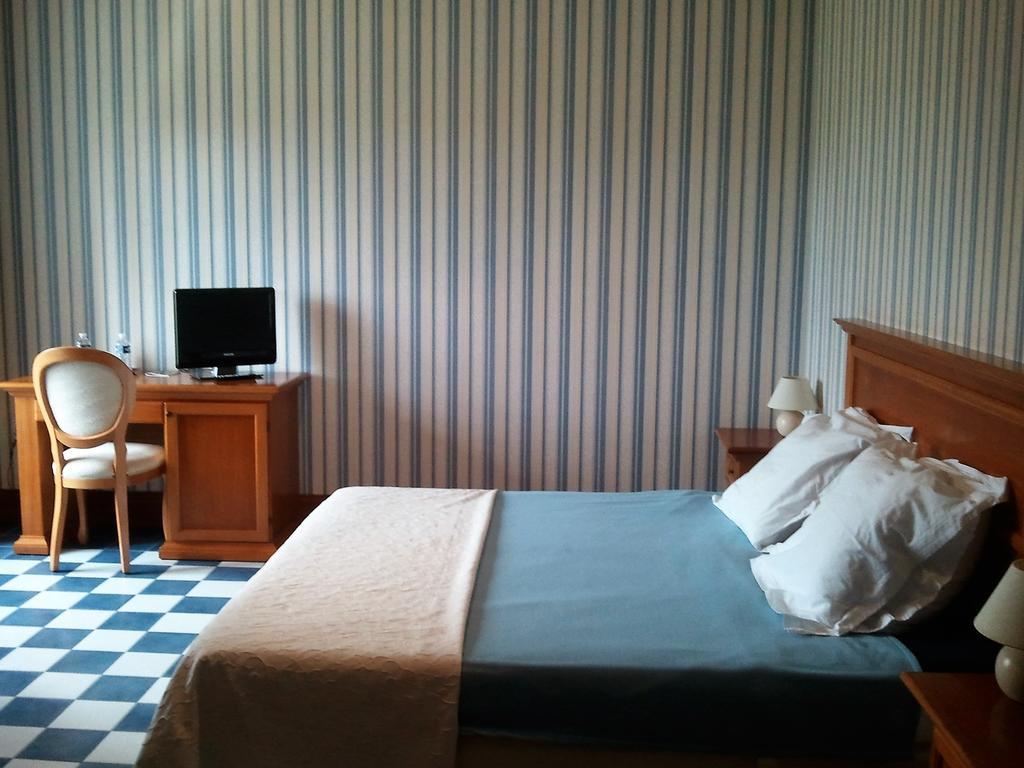 Chateau Sainte Marie Hotell Dompierre-sur-Charente Rum bild